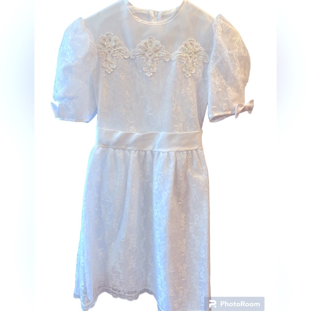 Beautiful Vintage White Communion Dress with Bows, Lace, Beads & Sequins.Size=10